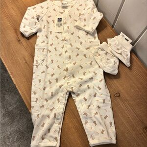 Baby GAP One-Piece with Light Brown Bunny Print and Matching booties. Unisex